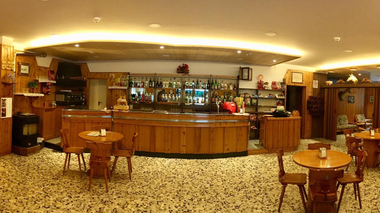 Hotel Le Pinete Piazzatorre Eksteriør billede