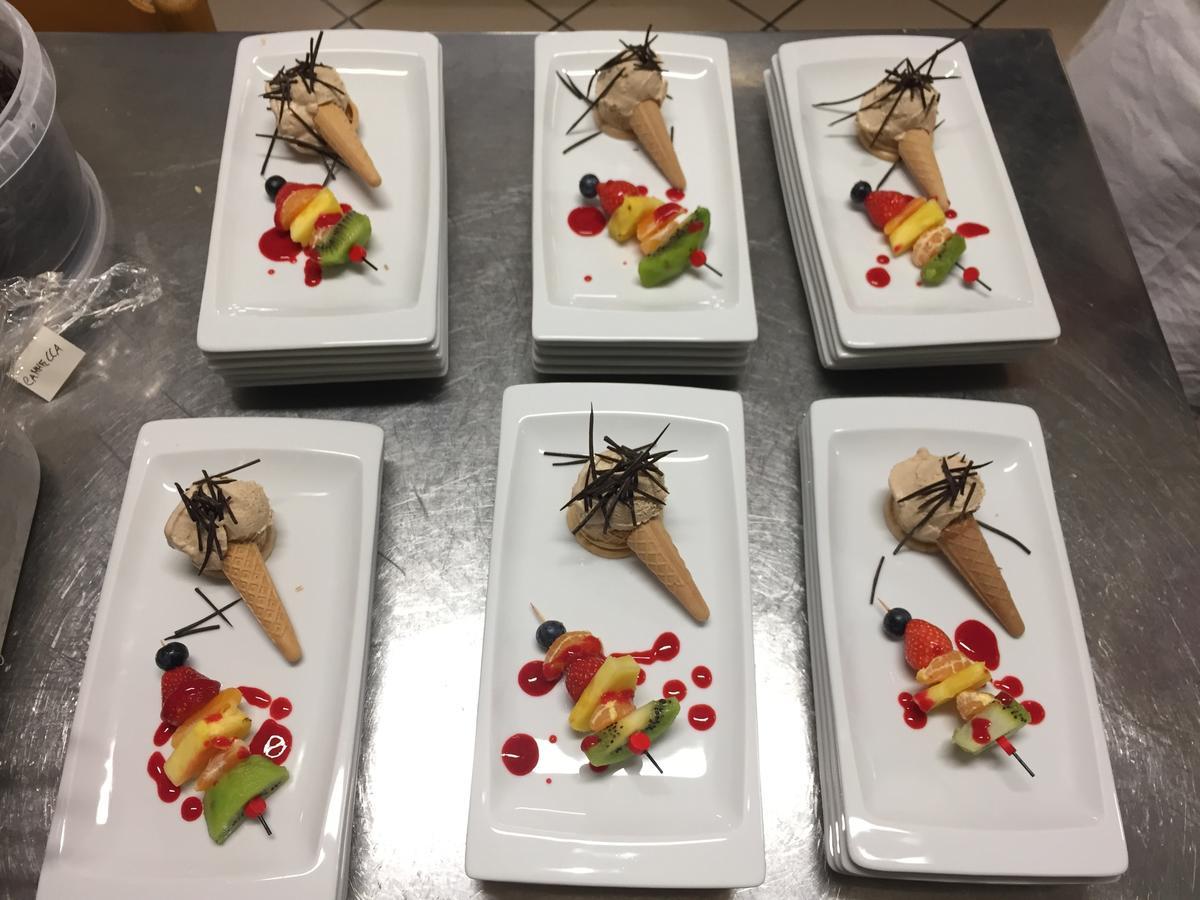 Hotel Le Pinete Piazzatorre Eksteriør billede