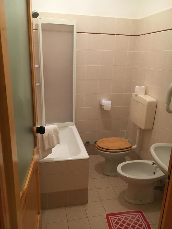 Hotel Le Pinete Piazzatorre Eksteriør billede